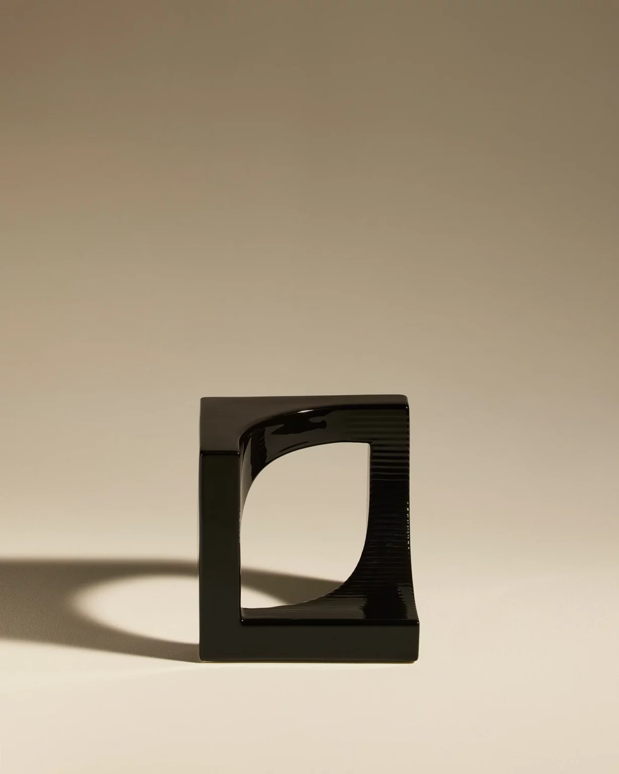 Serre-livre Union Noir, un accessoire chic et moderne pour organiser vos livres avec élégance et style.