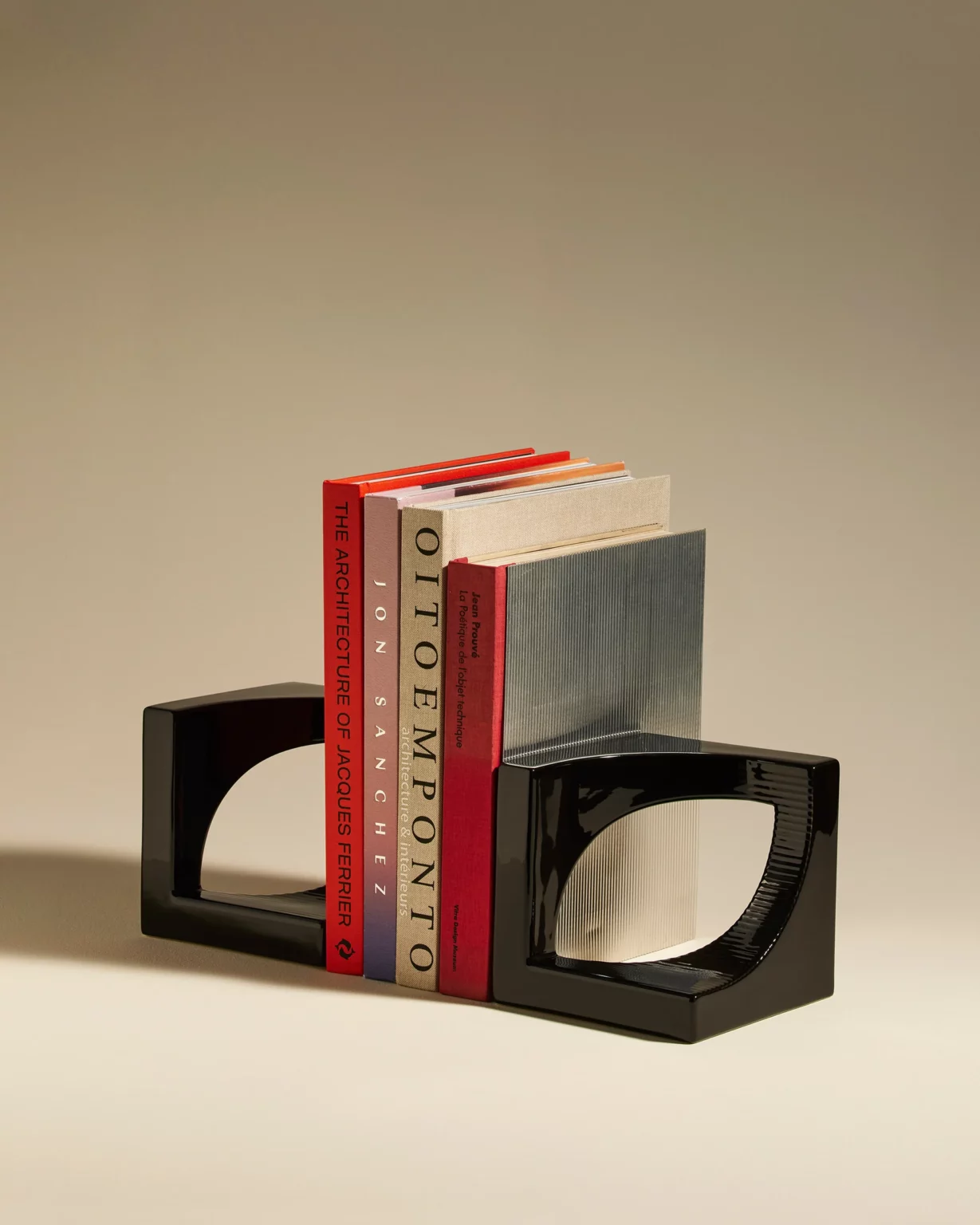 Serre-livre Union Noir, un accessoire chic et moderne pour organiser vos livres avec élégance et style.