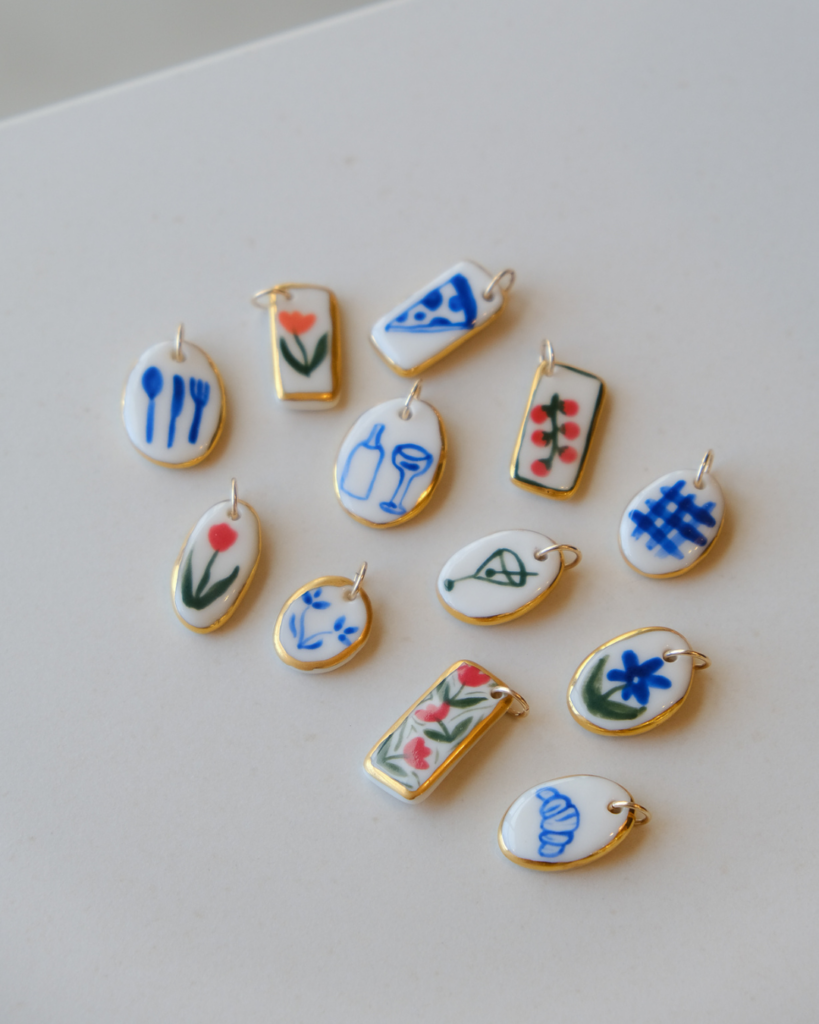 Médaillons en porcelaine blanche et or 14k fait main