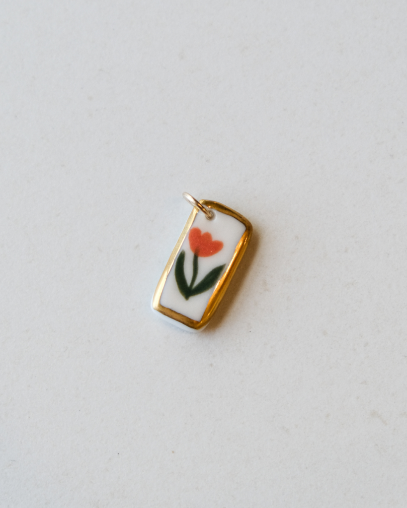 Médaillon Coquelicot en porcelaine blanche et or 14k fait main