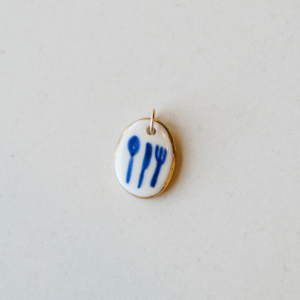 Médaillon couverts en porcelaine blanche et or 14k fait main