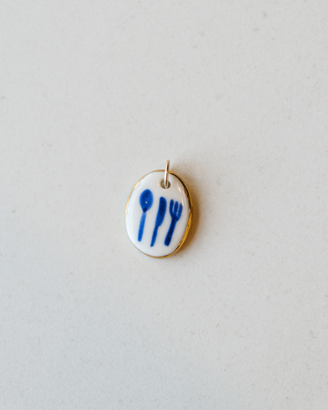 Médaillon couverts en porcelaine blanche et or 14k fait main