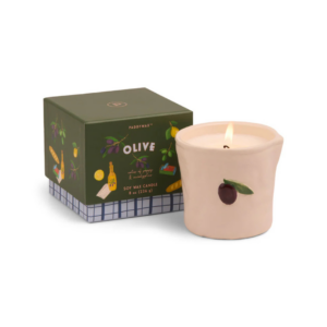 Bougie Paddywax Olive en céramique blanche avec illustration d’olive peinte à la main. Parfum floral et végétal. Cire de soja végétale, 226g.