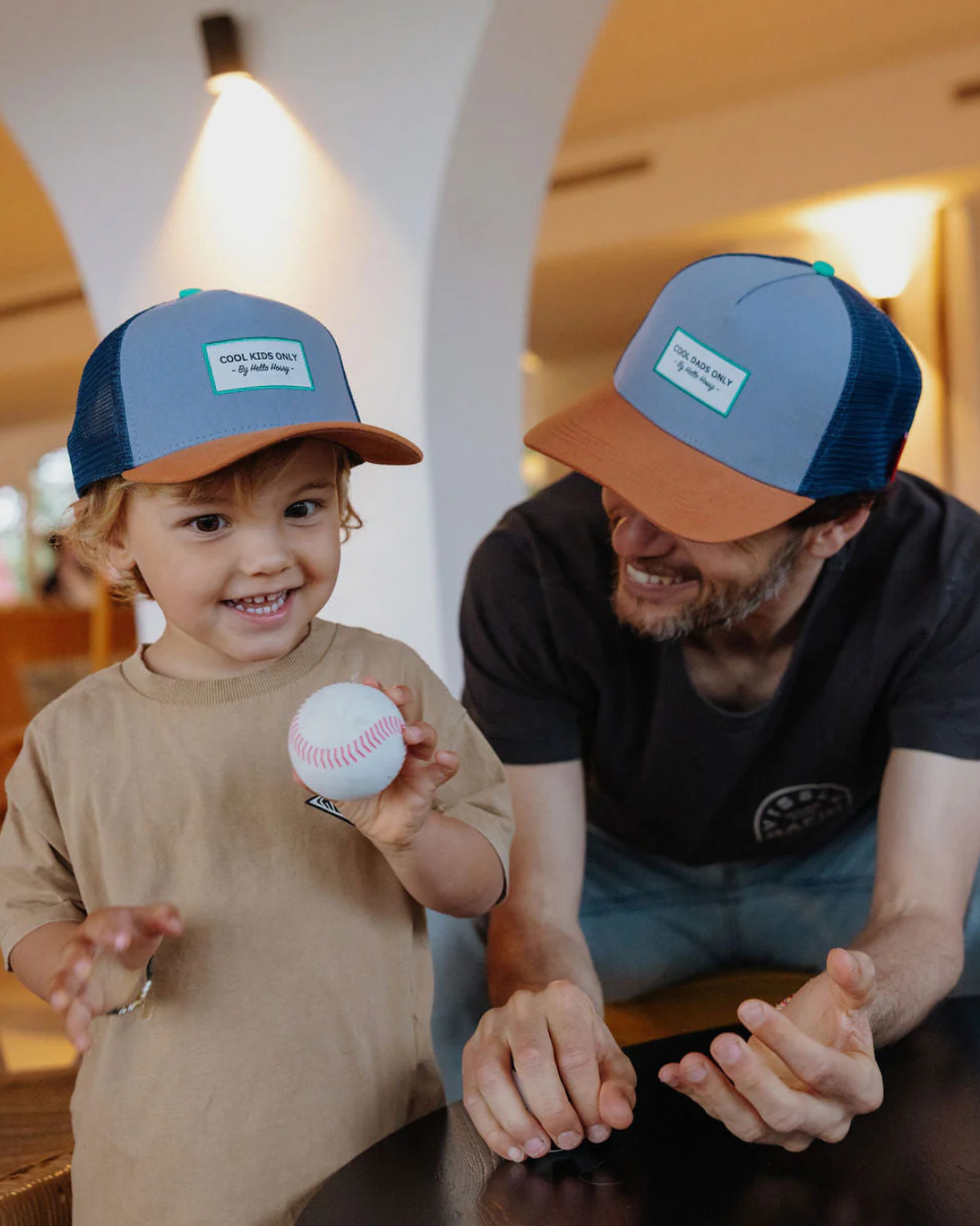 Casquette Mini Marine enfant style trucker éco-responsable en coton biologique.