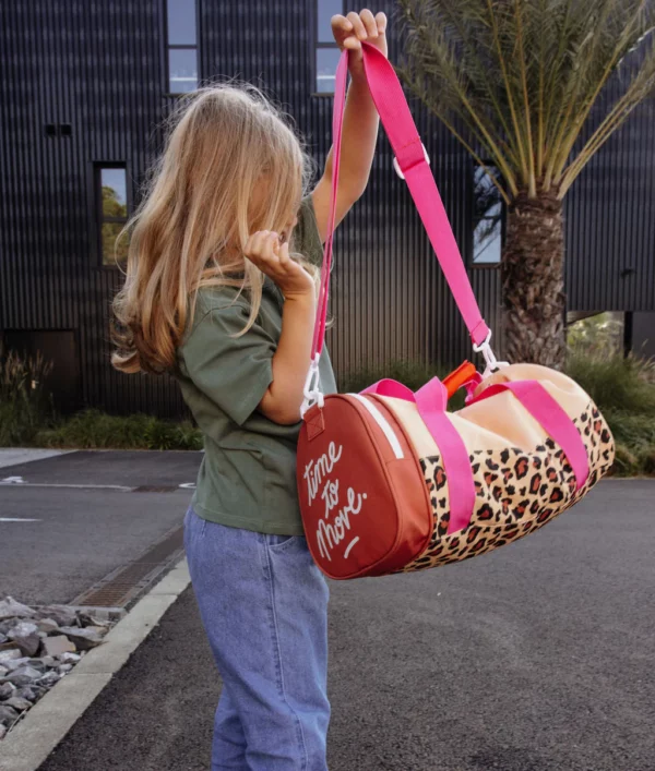 Sac de sport enfant motif léopard, avec bandoulière ajustable, poche à chaussures et tissu en polyester recyclé