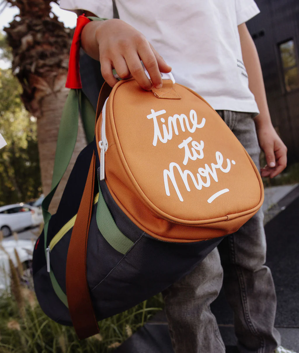 Sac de sport enfant Mini Marine en tissu recyclé, avec bandoulière ajustable, anses et poche chaussures