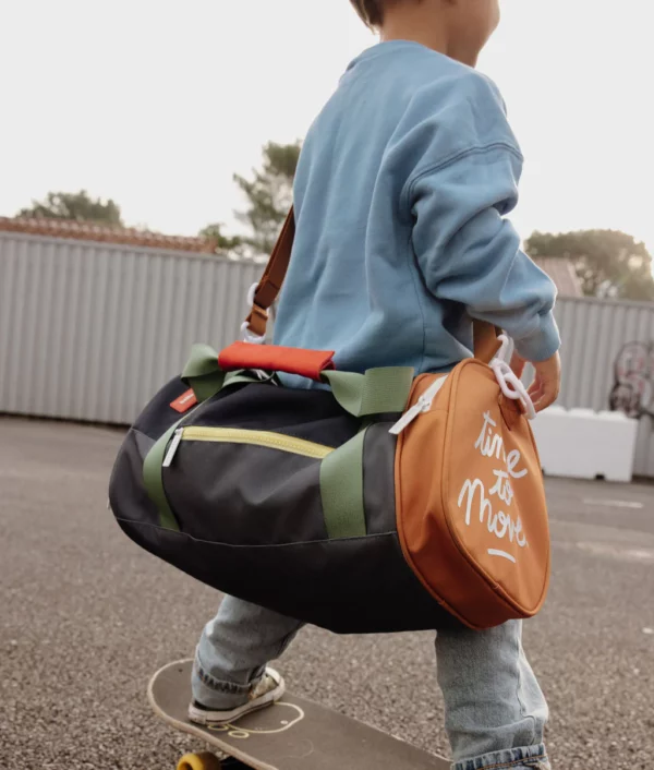 Sac de sport enfant Mini Marine en tissu recyclé, avec bandoulière ajustable, anses et poche chaussures