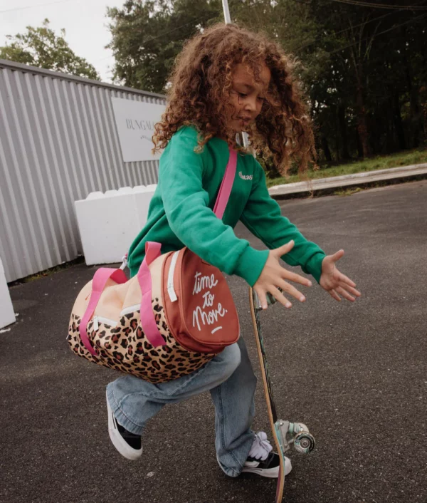 Sac de sport enfant motif léopard, avec bandoulière ajustable, poche à chaussures et tissu en polyester recyclé
