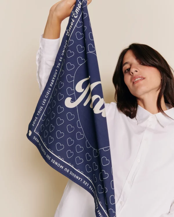 Bandana Je T'Aime Mama Charbon, 100% coton, avec poème exclusif et motif émoi émoi.