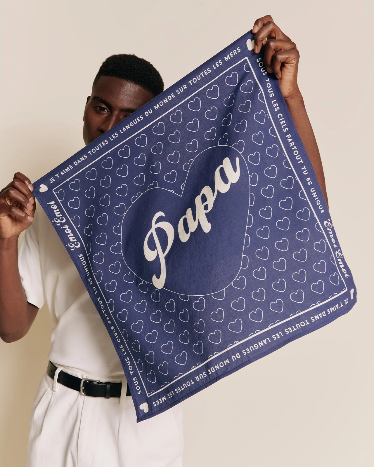 Bandana "Je t'aime Papa" Charbon, 100% coton avec poème exclusif, motif unique.