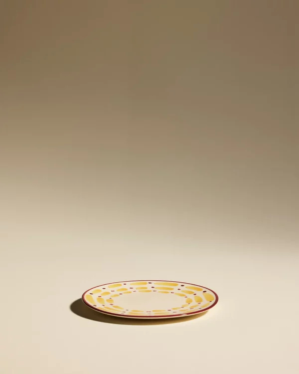 Assiette à dessert Aura Carmin en céramique peinte à la main, 22 cm, fabriquée au Portugal.