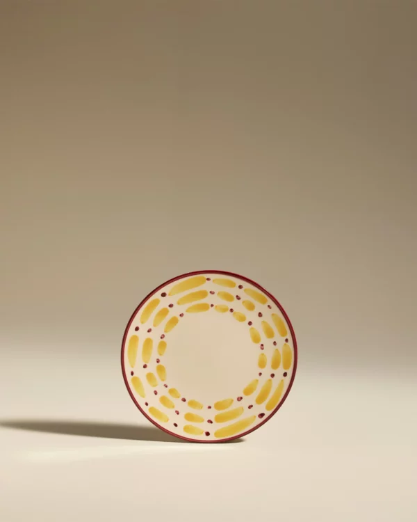 Assiette à dessert Aura Carmin en céramique peinte à la main, 22 cm, fabriquée au Portugal.