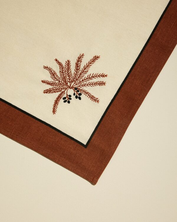 Duo de serviettes de table Phoenix terracotta, en coton avec broderie palmier, parfait pour une décoration de table estivale élégante.