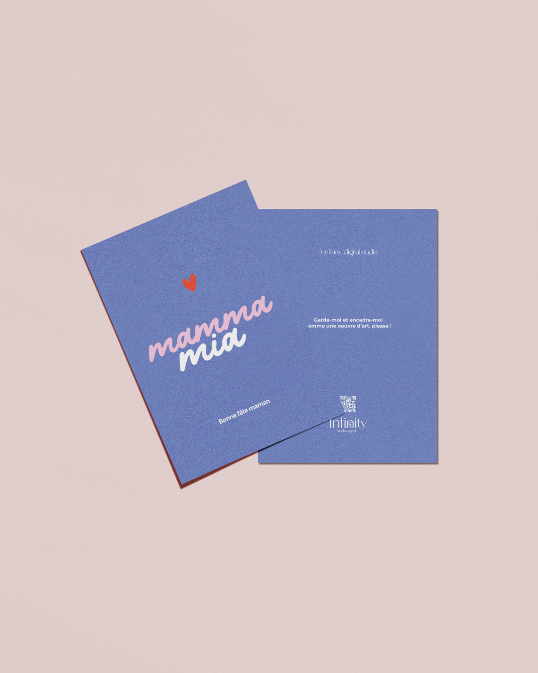 Carte fête des mères Mamma Mia avec typographie manuscrite et message "Bonne fête maman", illustrée par le studio Infinity à Perpignan