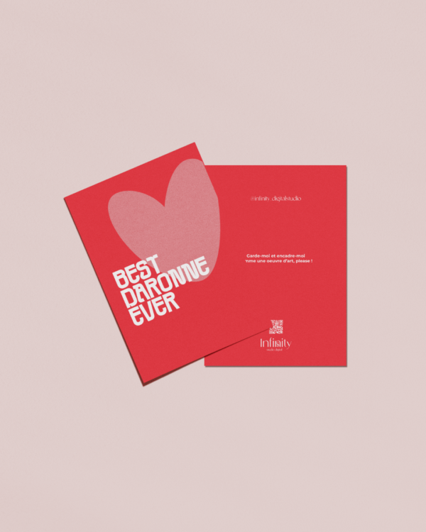 Carte fête des mères humoristique avec le texte « best daronne ever » sur fond cœur – illustration by Infinity Studio, Perpignan.