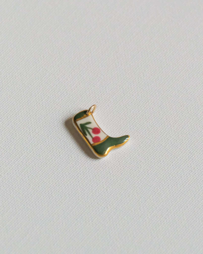 Médaillon santiag en porcelaine blanche et or 14k fait main
