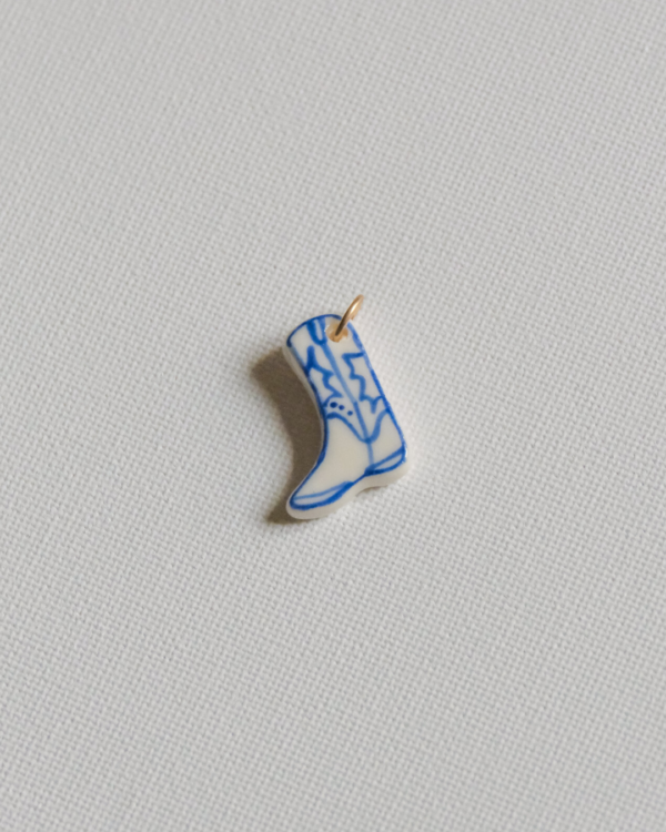 Médaillon santiag en porcelaine blanche et or 14k fait main