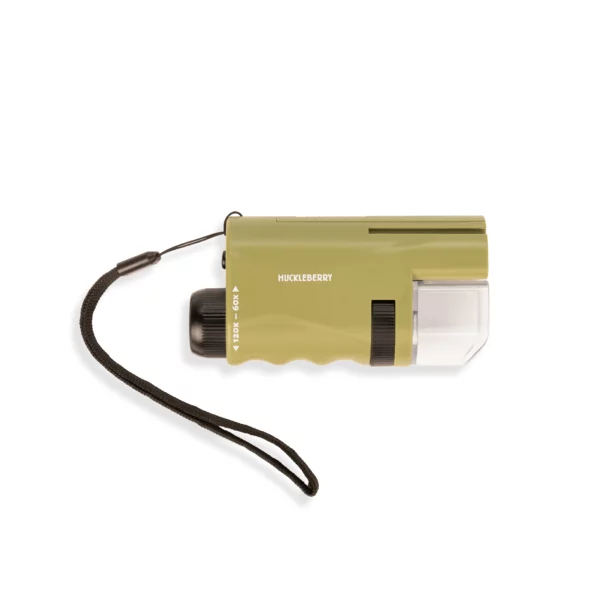Microscope de poche Huckleberry avec zoom réglable jusqu'à 120x et éclairage LED intégré pour explorer les détails fins. Design Koens & Middelkoop.