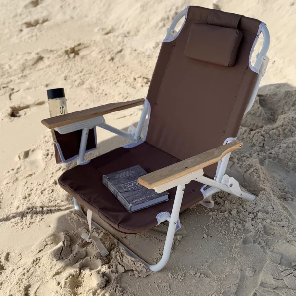 Chaise de plage luxe Macchiato en aluminium avec accoudoirs en bois, position inclinable et port de sac à dos