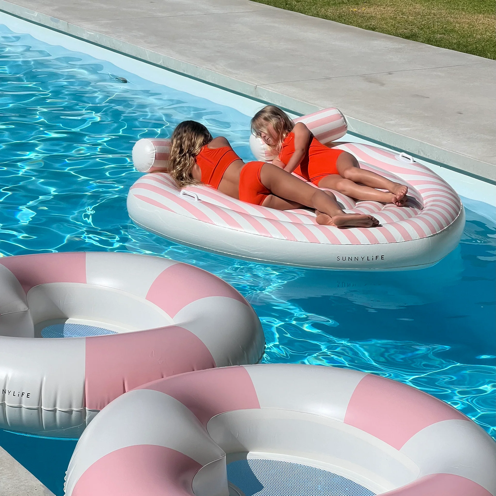 Matelas gonflable en forme de cœur pour deux personnes, en PVC sans phtalates, coloris rose, avec rustine incluse