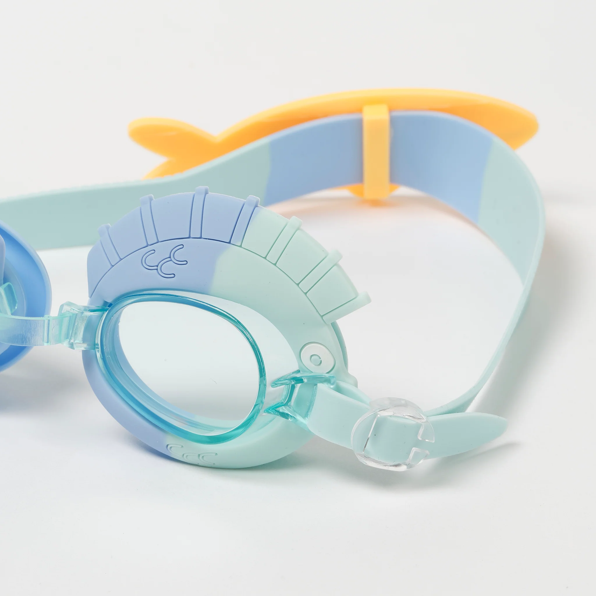Lunettes de natation enfant bleu en forme de poisson avec protection UV et sangle en silicone réglable