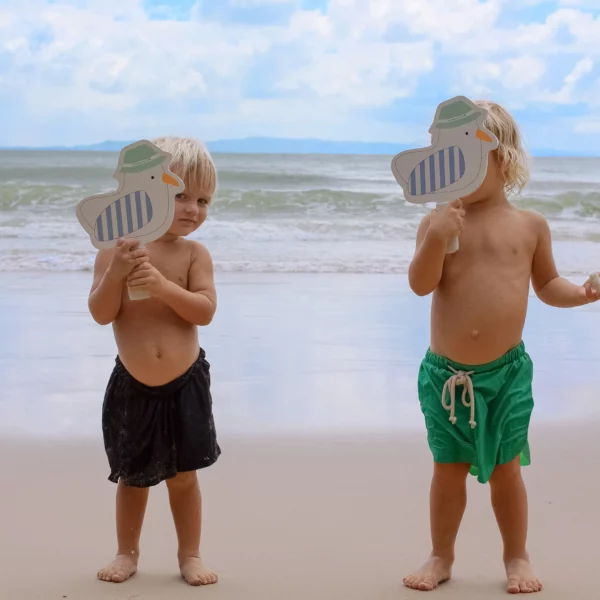 Raquettes de plage à scratch bleu avec motif mouette, double face bois/velcro, vendues avec 2 balles souples et housse de transport