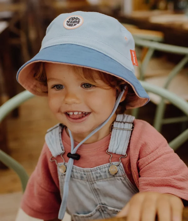 Bob enfant et bébé Mini Aqua en coton biologique certifié, avec cordon ajustable, coloris bleu clair