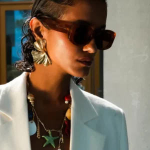 Lunettes de soleil AMOUR HAVANA - Tortois, élégantes et confortables, modèle chic de IYU DESIGN avec monture écaille de tortue, parfaites pour sublimer l'allure quotidienne.