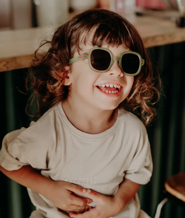 Lunettes de soleil enfant vert olive, rondes, en polycarbonate recyclé avec verres polarisés UV400 Catégorie 3