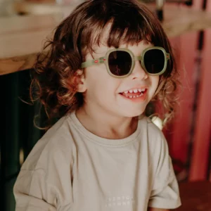 Lunettes de soleil enfant vert olive, rondes, en polycarbonate recyclé avec verres polarisés UV400 Catégorie 3