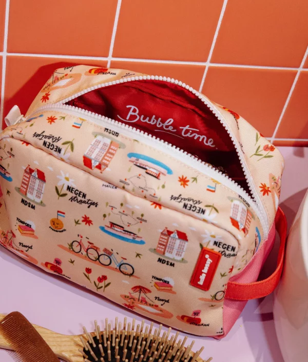 Trousse de toilette enfant motif Amsterdam, tissu déperlant recyclé, avec anse et filet intérieur de rangement