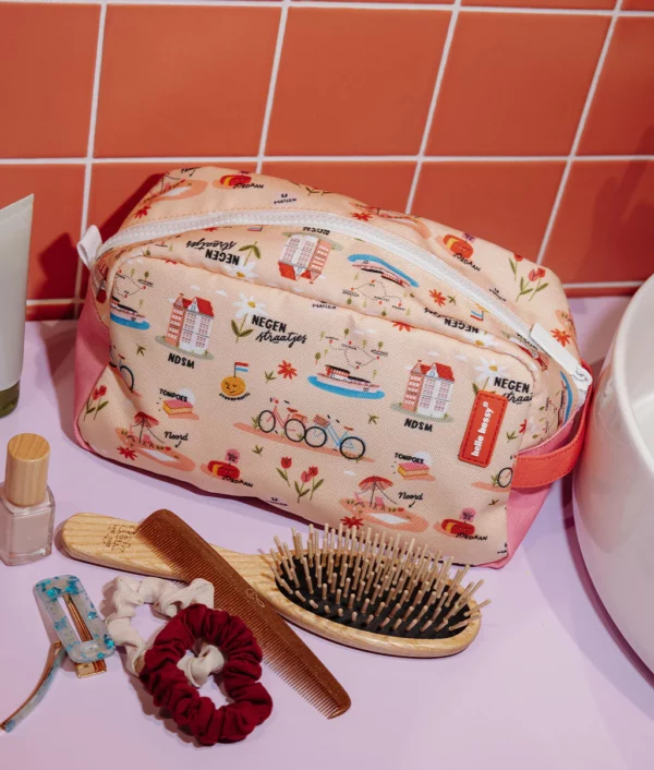Trousse de toilette enfant motif Amsterdam, tissu déperlant recyclé, avec anse et filet intérieur de rangement