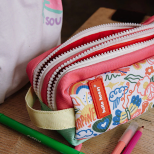 Trousse scolaire enfant Happiness, colorée, double compartiment, format idéal pour école et vacances, assortie aux sacs à dos de la même collection