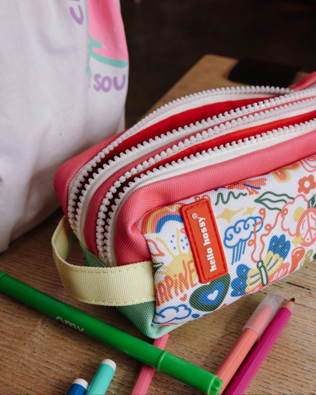 Trousse scolaire enfant Happiness, colorée, double compartiment, format idéal pour école et vacances, assortie aux sacs à dos de la même collection