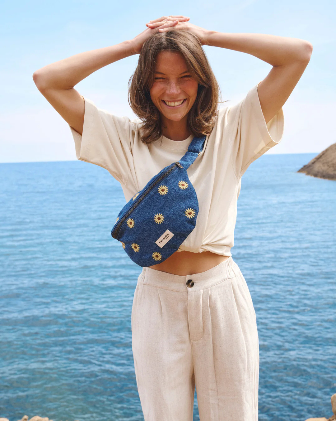 Sac banane Custine en denim brodé de tournesols – modèle upcyclé 100% coton, pratique et stylé