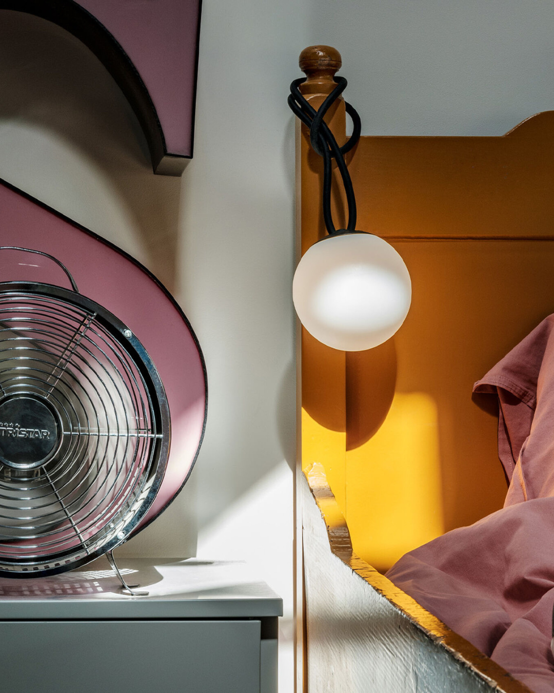 Petite lampe nomade LED Bolleke Mini de Fatboy suspendue