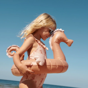 Anneau de natation enfant en forme d’hippocampe – modèle PHOEBE, gonflable, en PVC durable.