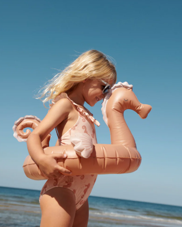 Anneau de natation enfant en forme d’hippocampe – modèle PHOEBE, gonflable, en PVC durable.