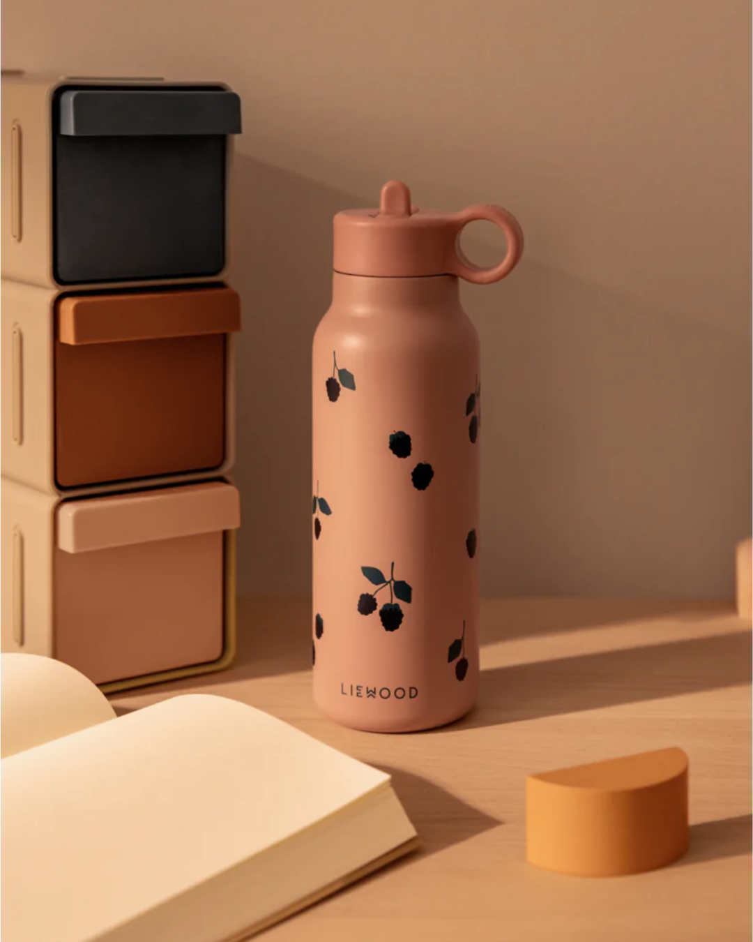 Gourde enfant 350 ml FALK – coloris Berry / Pale Tuscany, en acier inox recyclé, avec anse et paille intégrée.