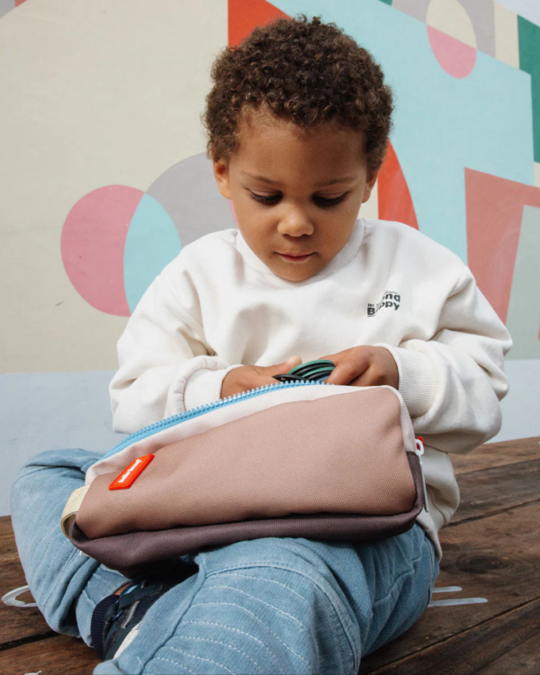 Trousse scolaire enfant Mini Walnut, double compartiment, tissu déperlant, assortie au sac à dos, idéale pour école et maternelle