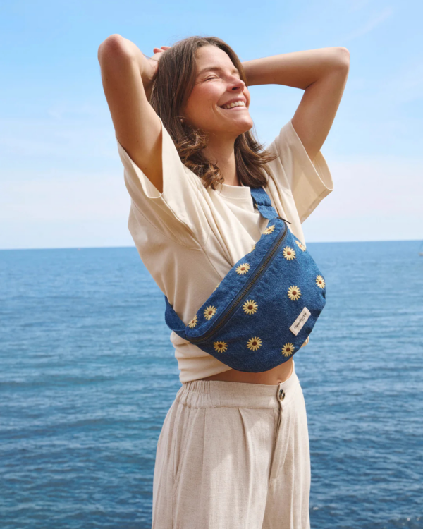 Sac banane Custine en denim brodé de tournesols – modèle upcyclé 100% coton, pratique et stylé