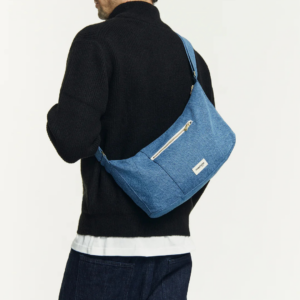Sac Mini Charlot en denim clair upcyclé – sac crossbody léger, pratique et recyclé avec poches zippées