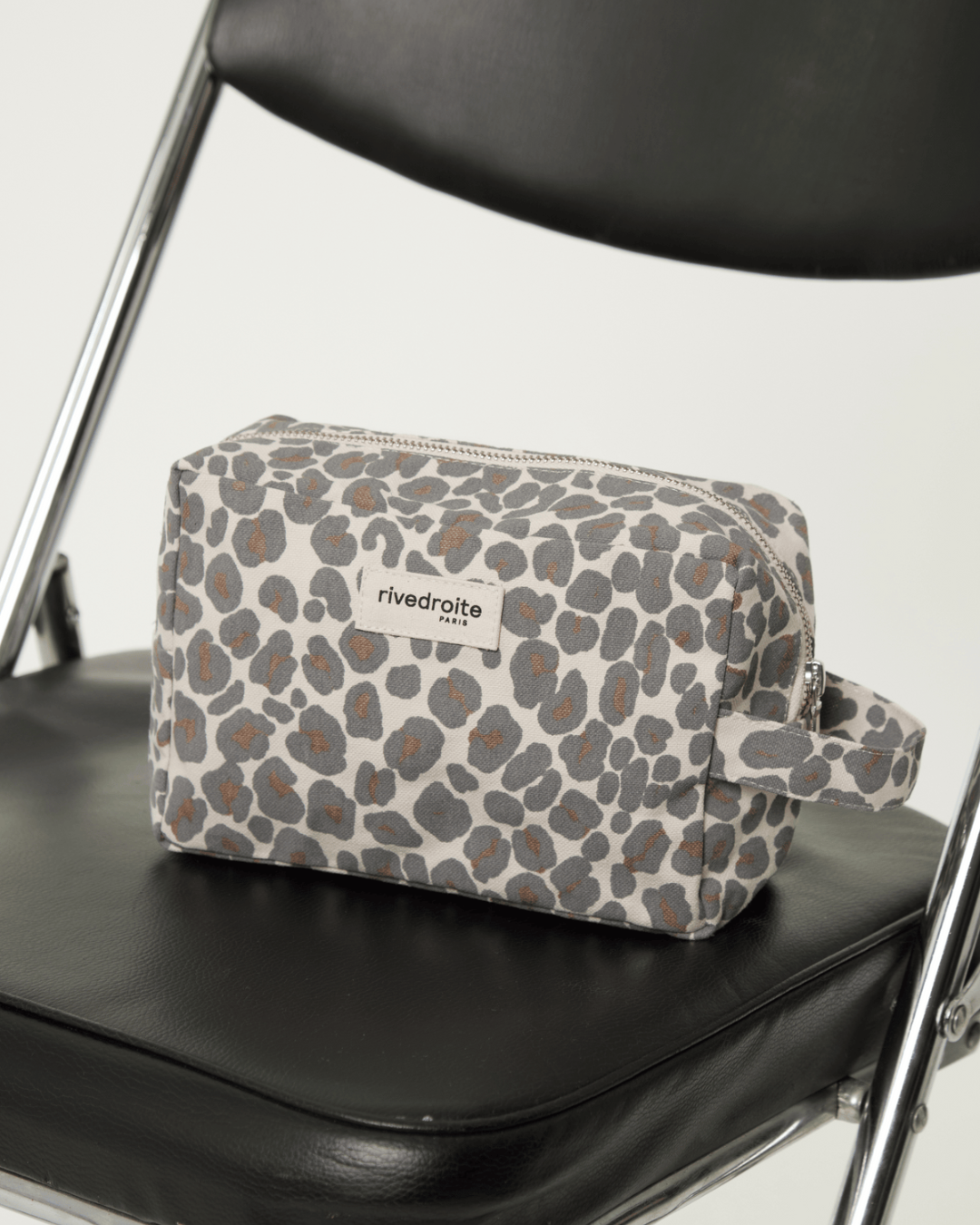 Trousse XL Rive Droite Paris – Léopard Gris – Matière recyclée et design responsable