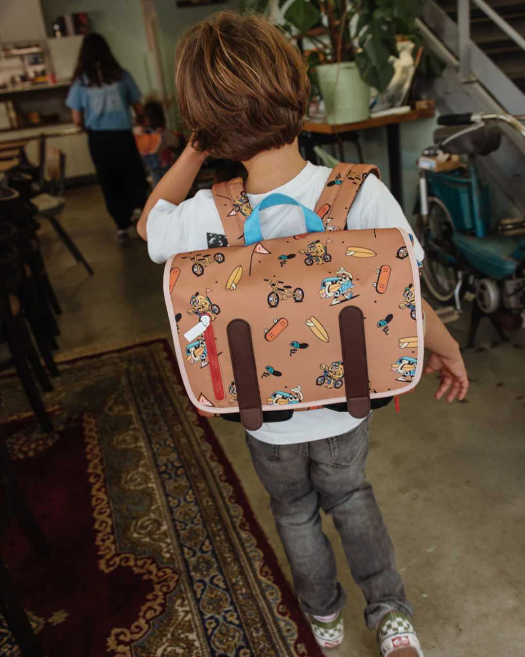 Cartable scolaire enfant Mascots Ride, tissu recyclé déperlant, imprimé coloré à motifs, adapté aux enfants de 2 à 7 ans, compatible format A4