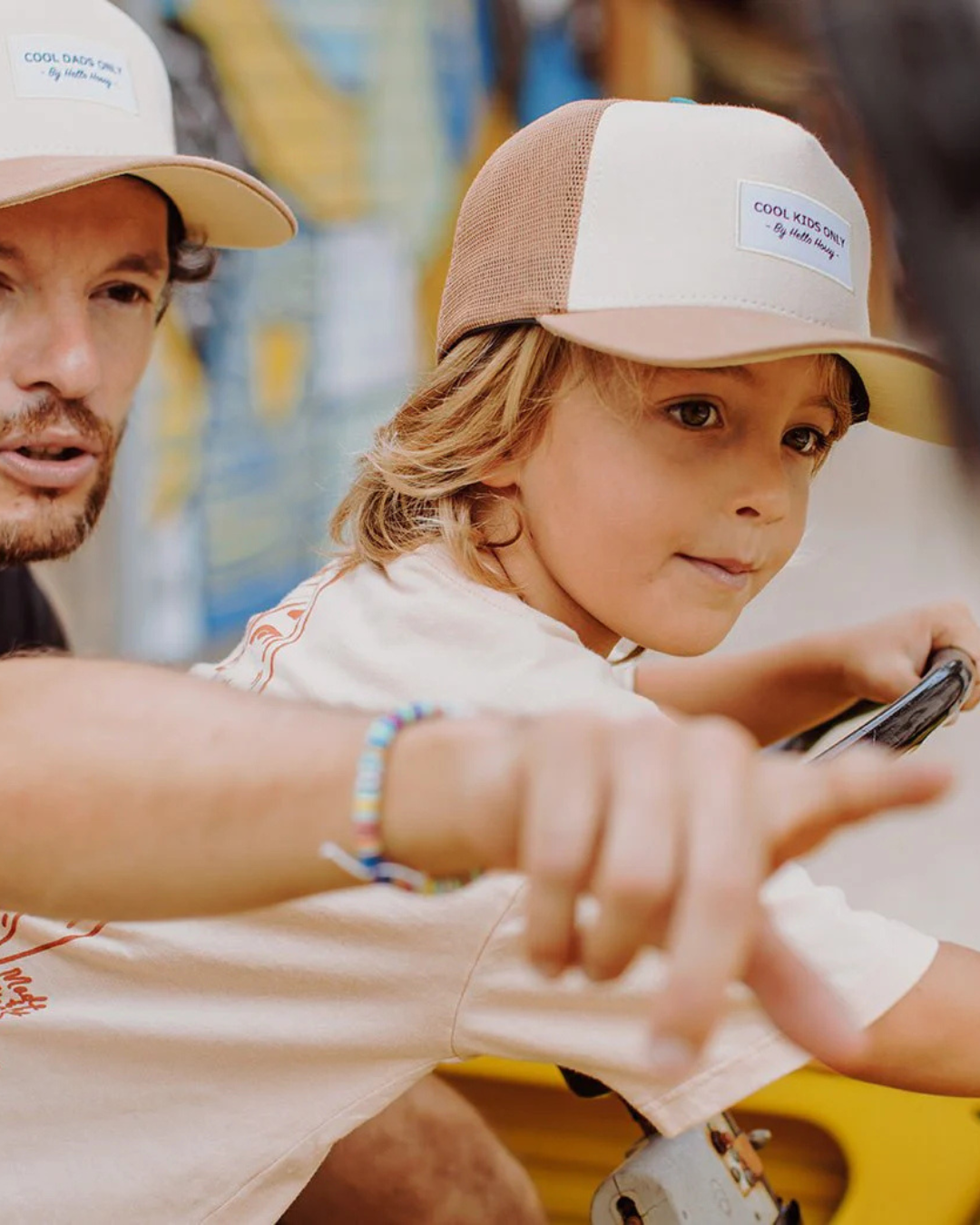 Casquette enfant Mini Iced Coffee, style trucker, visière courbée, éco-responsable certifiée Oeko-Tex, duo père-enfant, ajustable à l’arrière