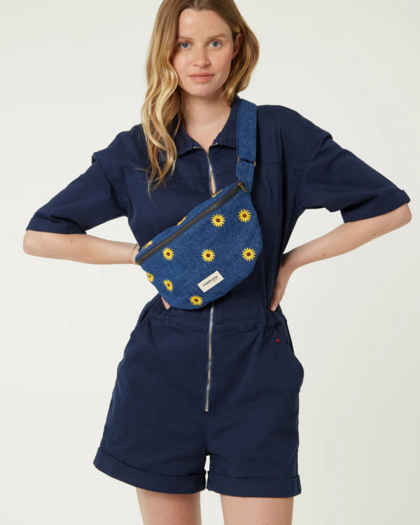Sac banane Custine en denim brodé de tournesols – modèle upcyclé 100% coton, pratique et stylé