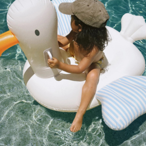 Bouée gonflable mouette pour enfants de Sunnylife avec poignées et PVC sans phtalate