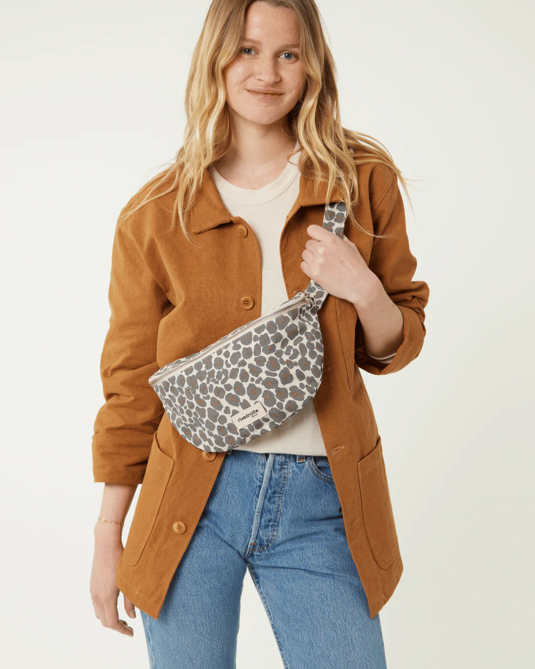 Banane Custine Léopard Gris – sac banane en tissu recyclé à imprimé animalier, pratique et éthique
