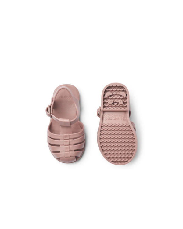 Sandales enfant BRE imperméables coloris rose foncé, avec boucle et semelle souple – modèle été.