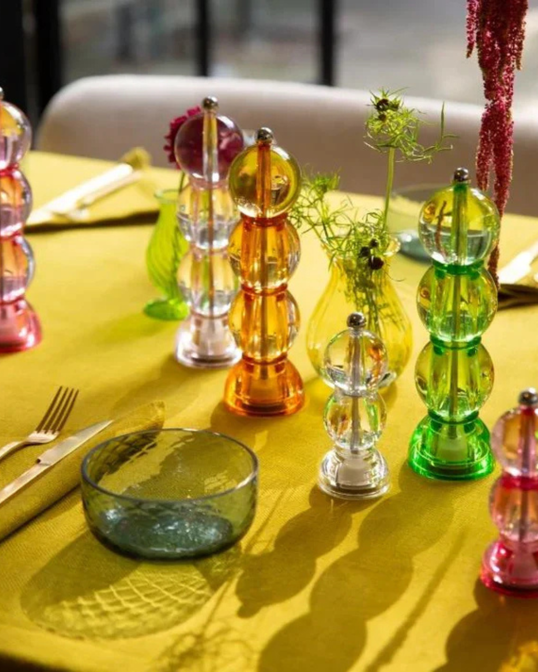Moulin à sel et poivre Bobbin Ice Amber, design minimaliste, H.24 cm, mécanisme céramique, bouton inox, déco de table Addison Ross